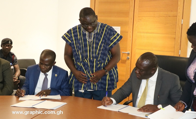 Communications Ministry, KNUST sign eTransform deal